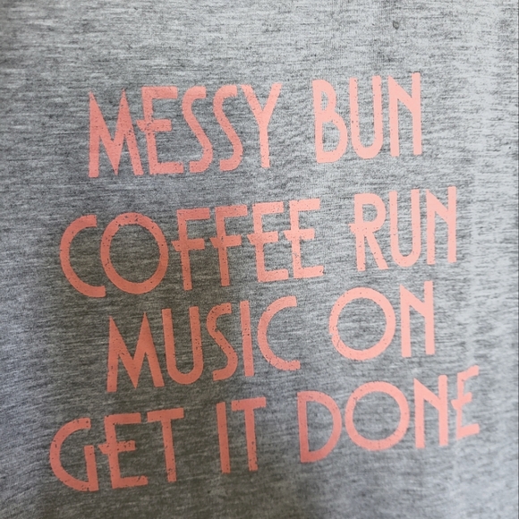 💥4 for $30💥 Maurice's Women's XS grey fun t-shirt - Picture 3 of 9